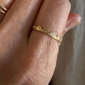 NWOT Amour Vert Sundance Catalog Gold Leaf wavy Ring